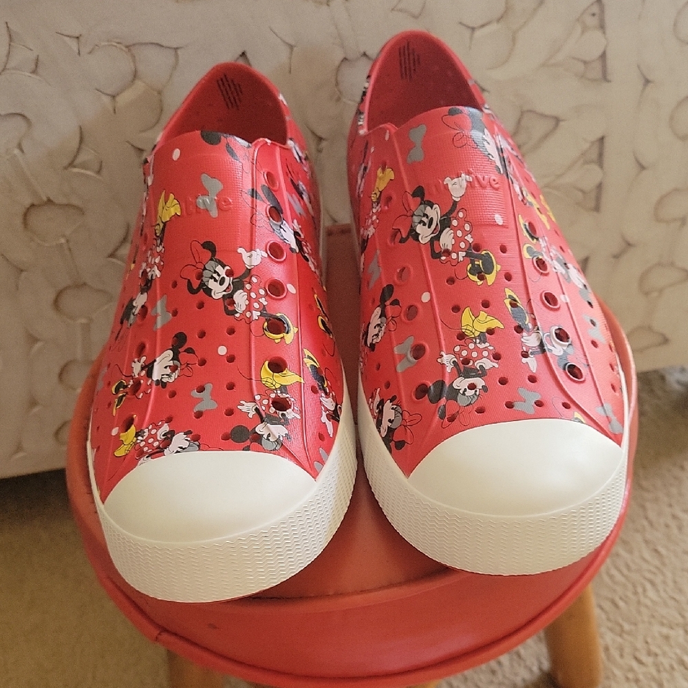 Native Disney Minnie Mouse Red and White Sneakers Slip-On Casual